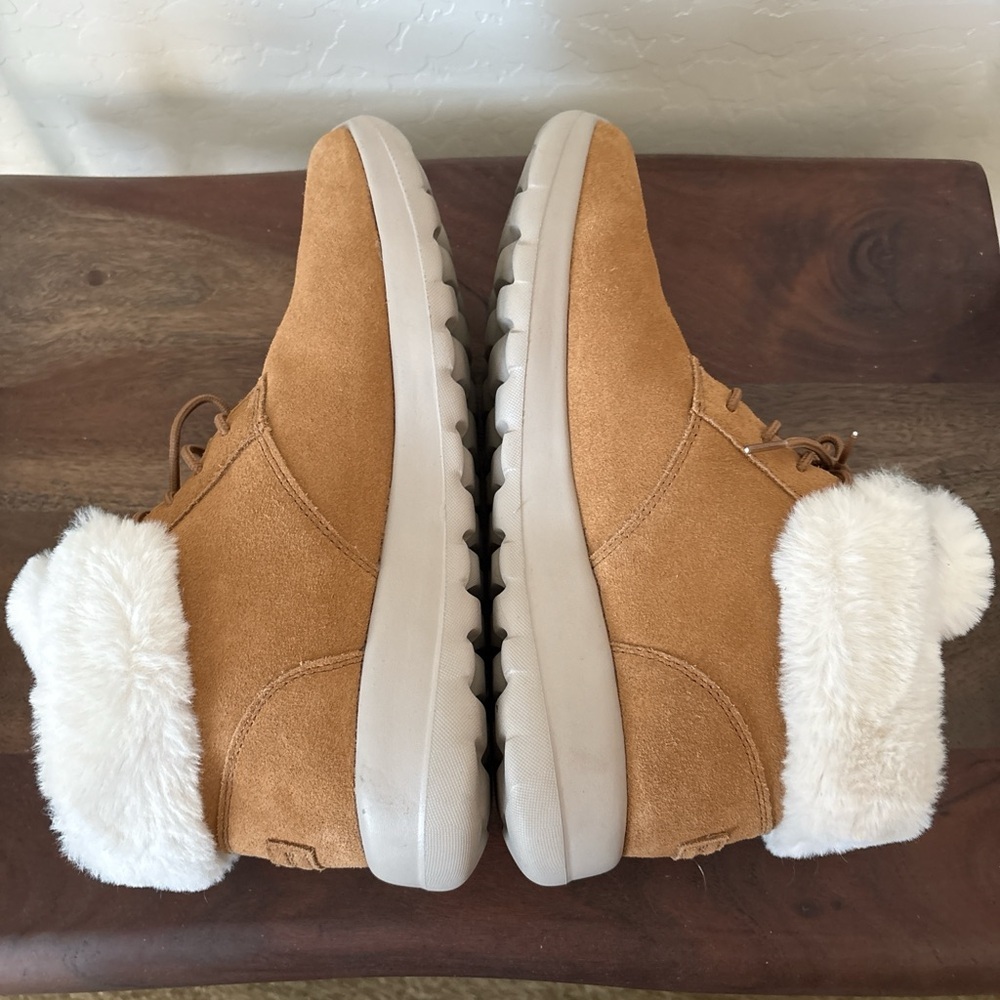 Skechers  women’s Tan Ankle Boots with White Fur. 9.5 - Picture 4 of 7